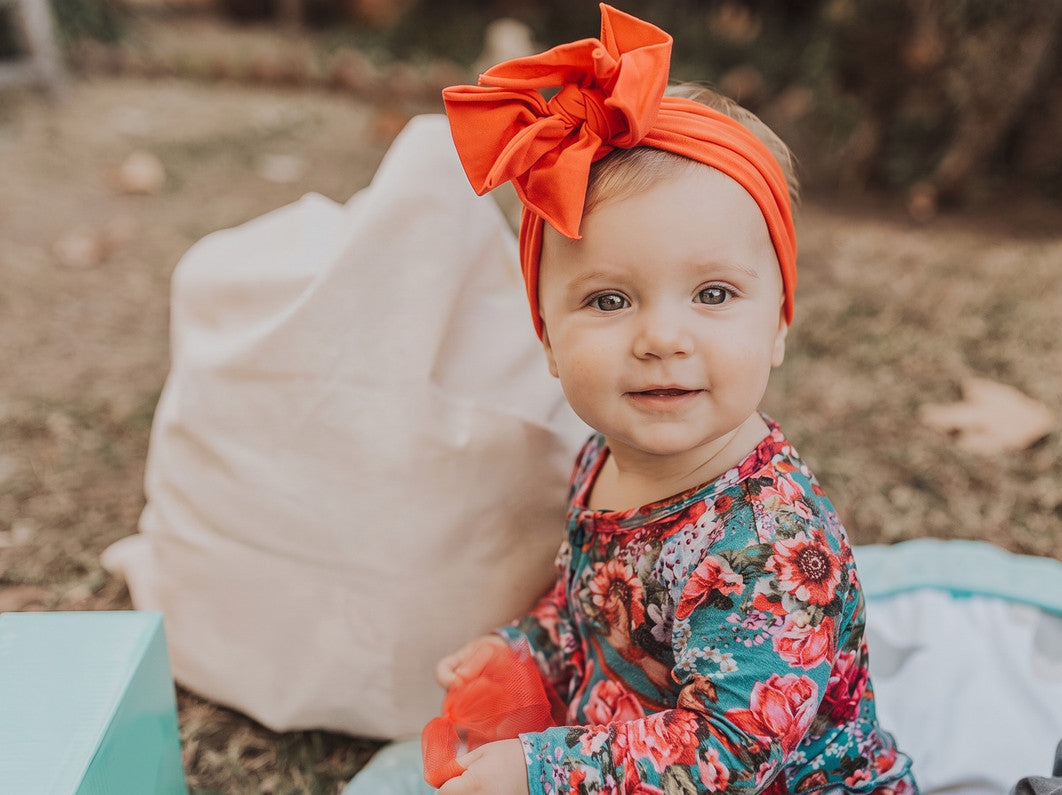 Chi sosteniamo, Bimba col turbante arancio