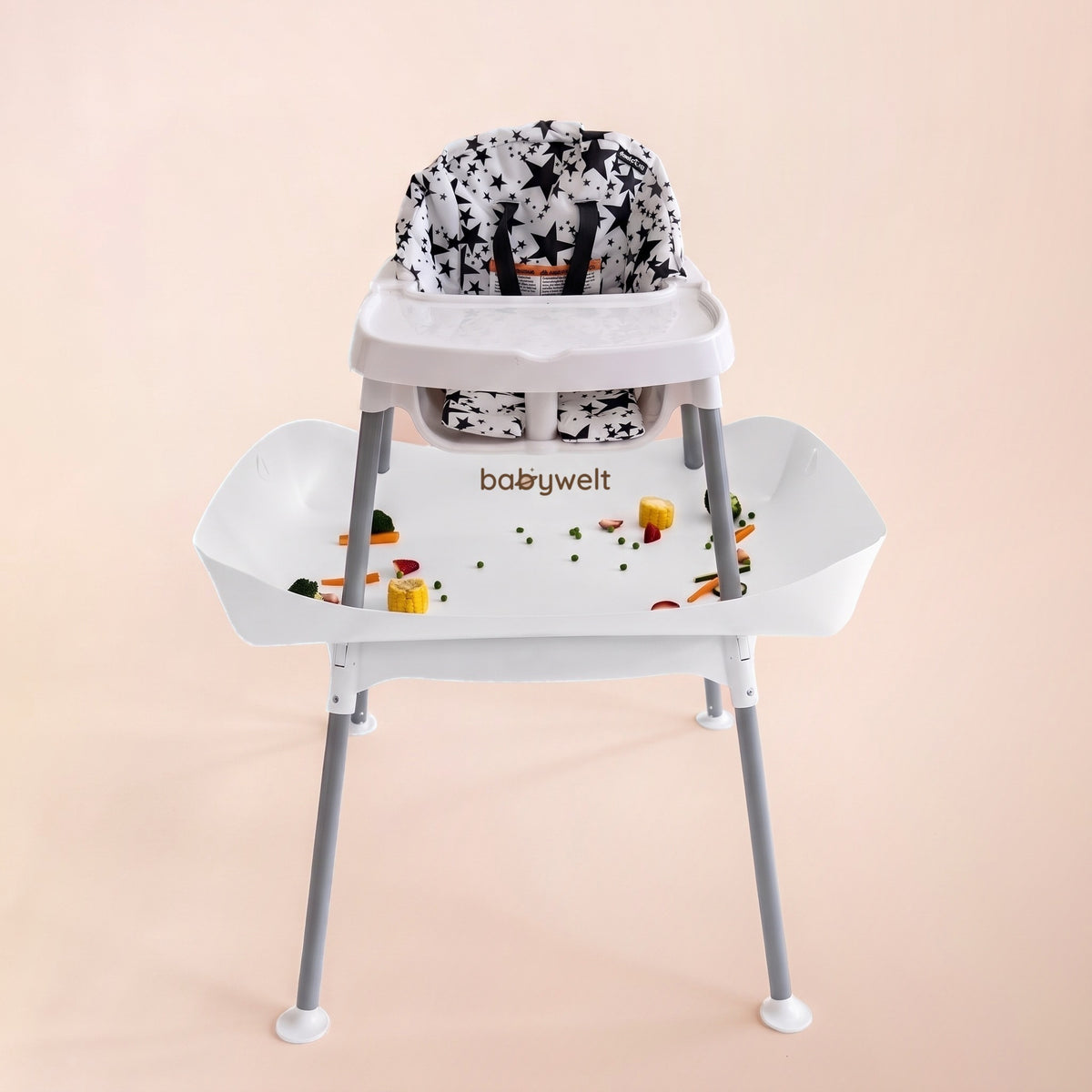 Raccogli-pappa per seggiolone bianco sotto un seggiolone pieghevole