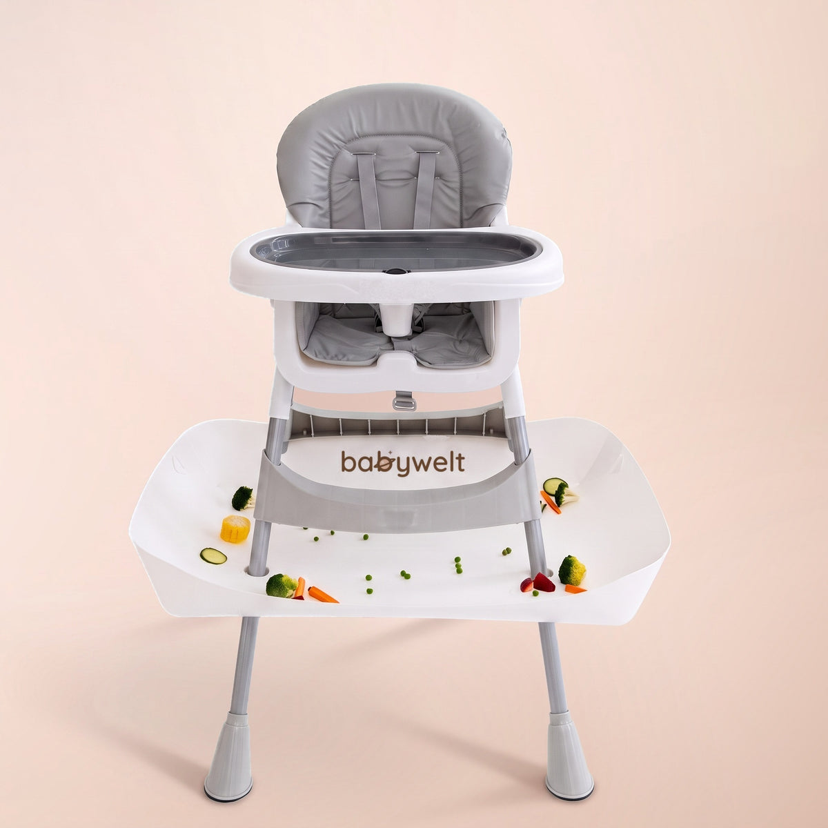 Raccogli-pappa per seggiolone bianco sotto un seggiolone con il cuscino grigio
