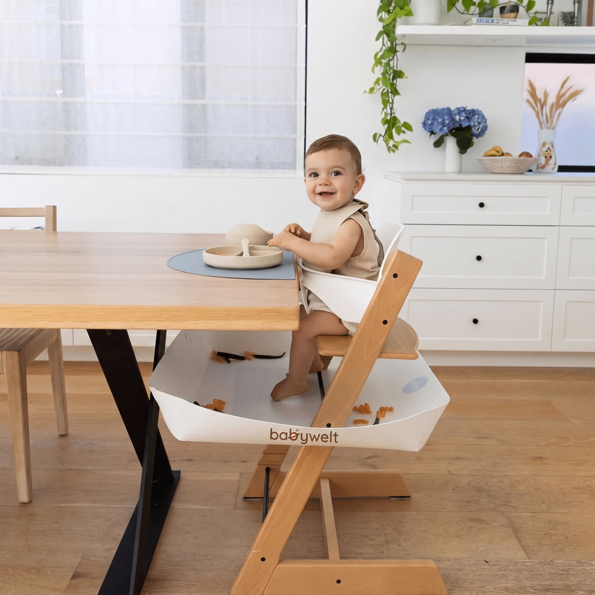 Raccogli-pappa per seggiolone - Bimbo a tavola in cucina