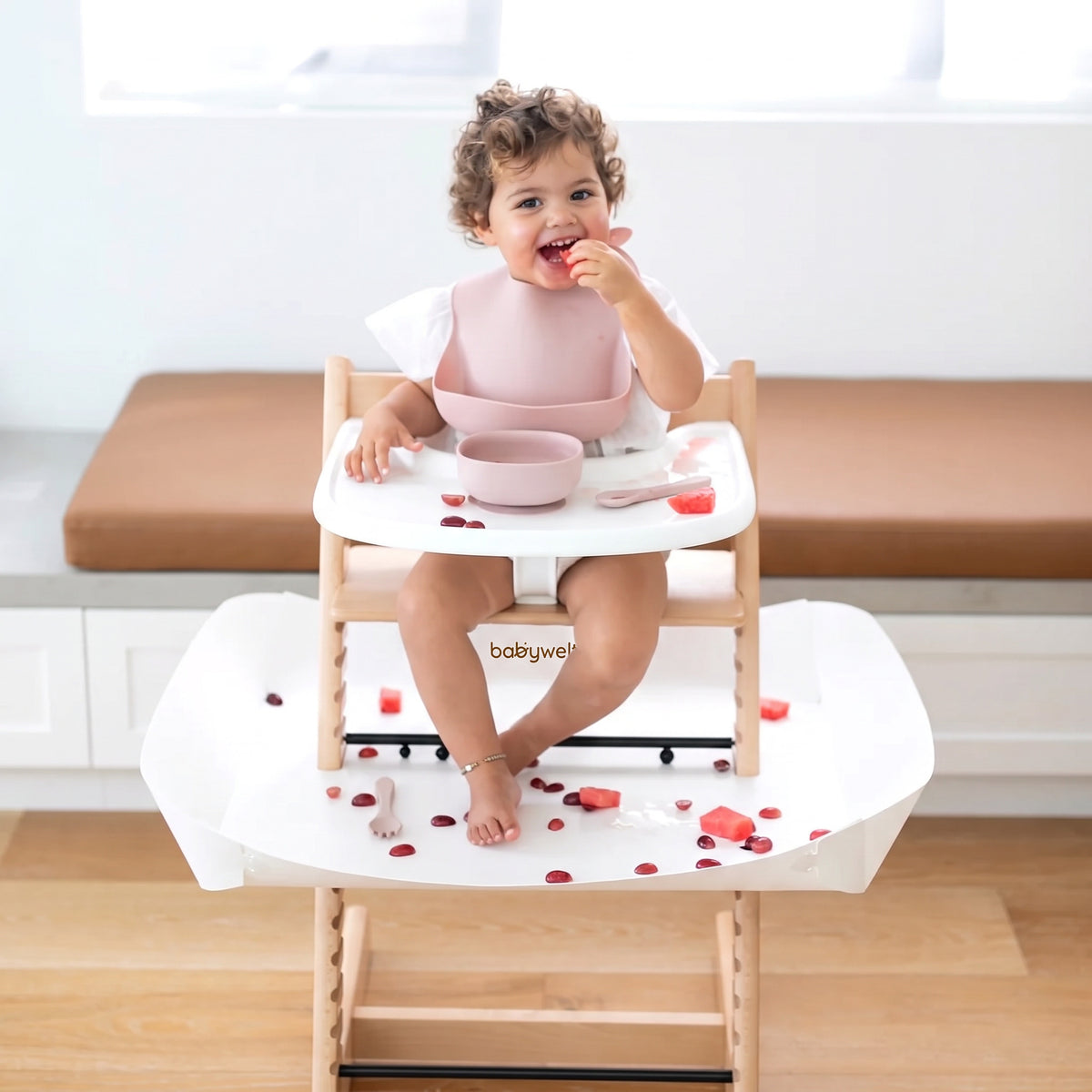 Raccogli-pappa per seggiolone - Bimba che mangia al seggiolone