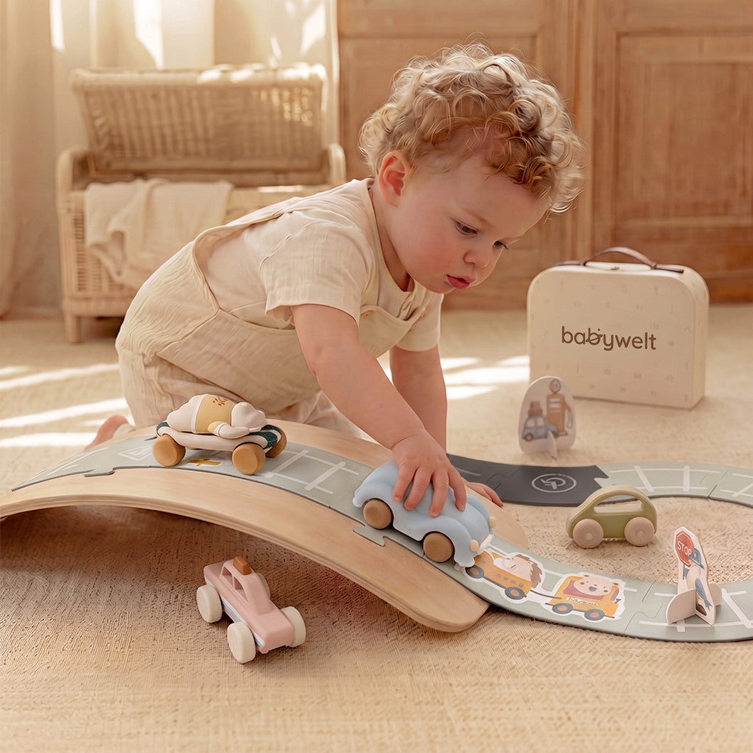 Set gioco Go & Explore - Bimbo gioca sulla pista con tavola curva