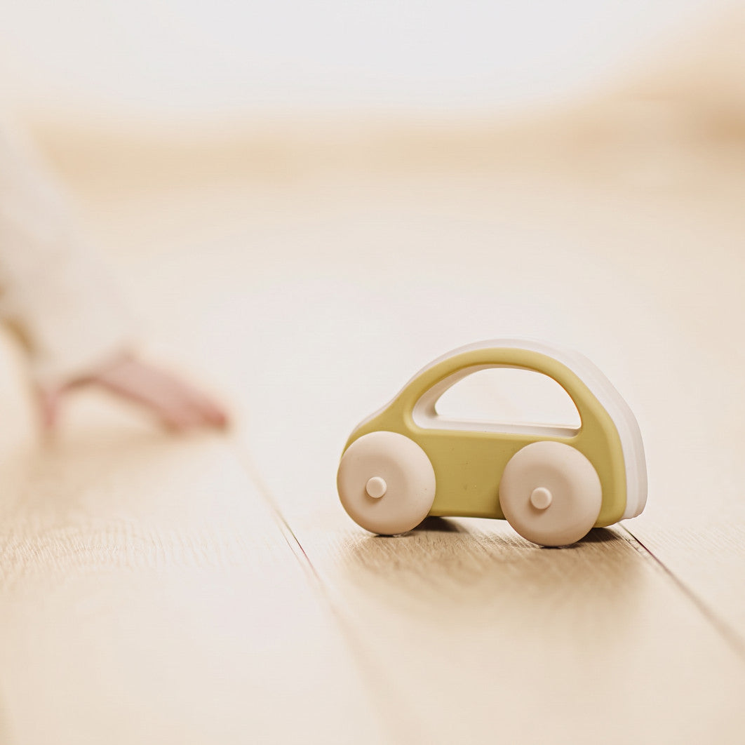 Set gioco Go & Explore - Mini auto Olive sul parquet