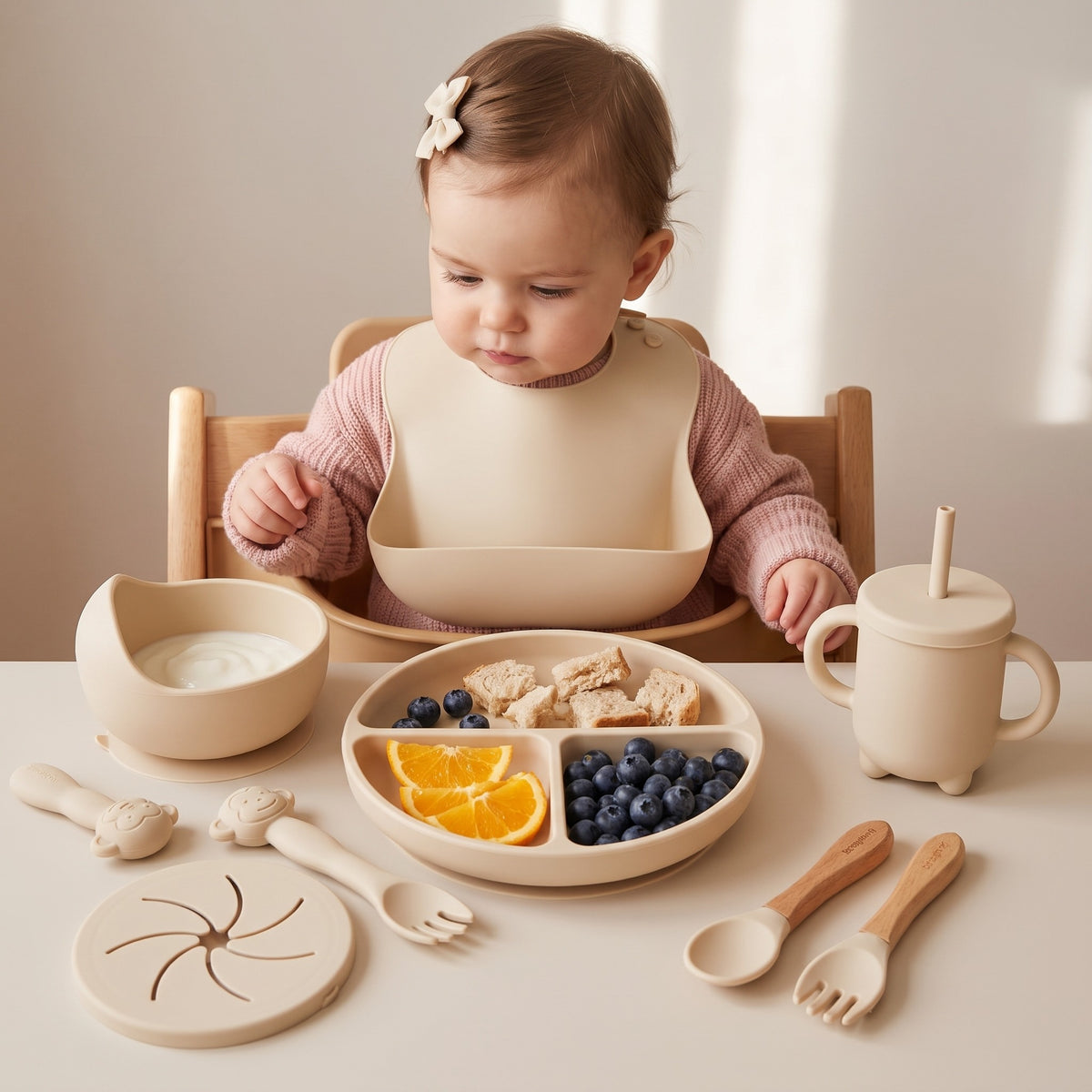 Set pappa per lo svezzamento Croissant/Avorio - Bimba a tavola col set e la frutta