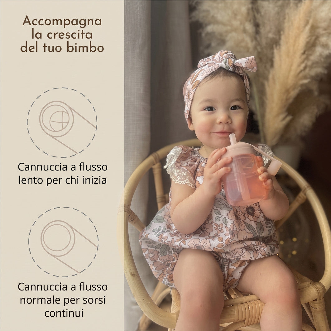 Tazza con cannuccia 150 ml - Due cannucce, bimba sulla sedia di vimini