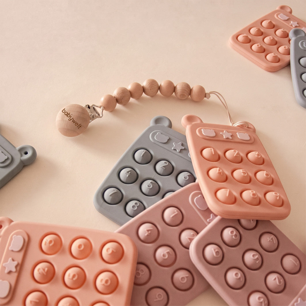 Telefono giocattolo - Classico, telefoni sparsi da vicino