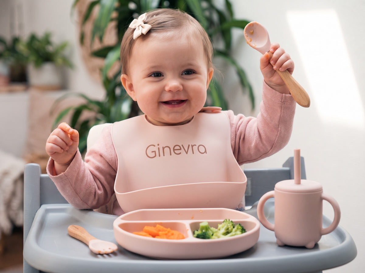 Bimba che mangia col set - Rosa cipria/Polvere